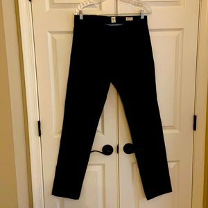 Gap Men’s Khakis - never worn and great condition. Slim size 30x32
